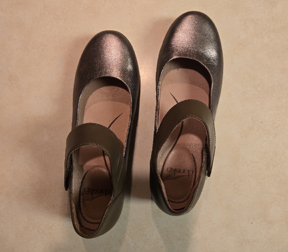Dansko Shiney brown/gold straped shoes